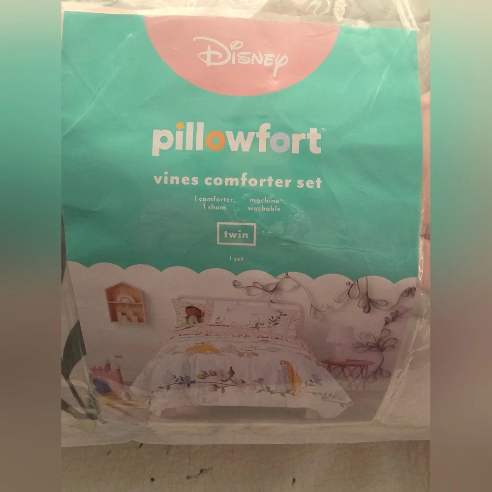 2pc Twin Princess Vine Kids' Comforter-The Disney Collection by Pillowfort